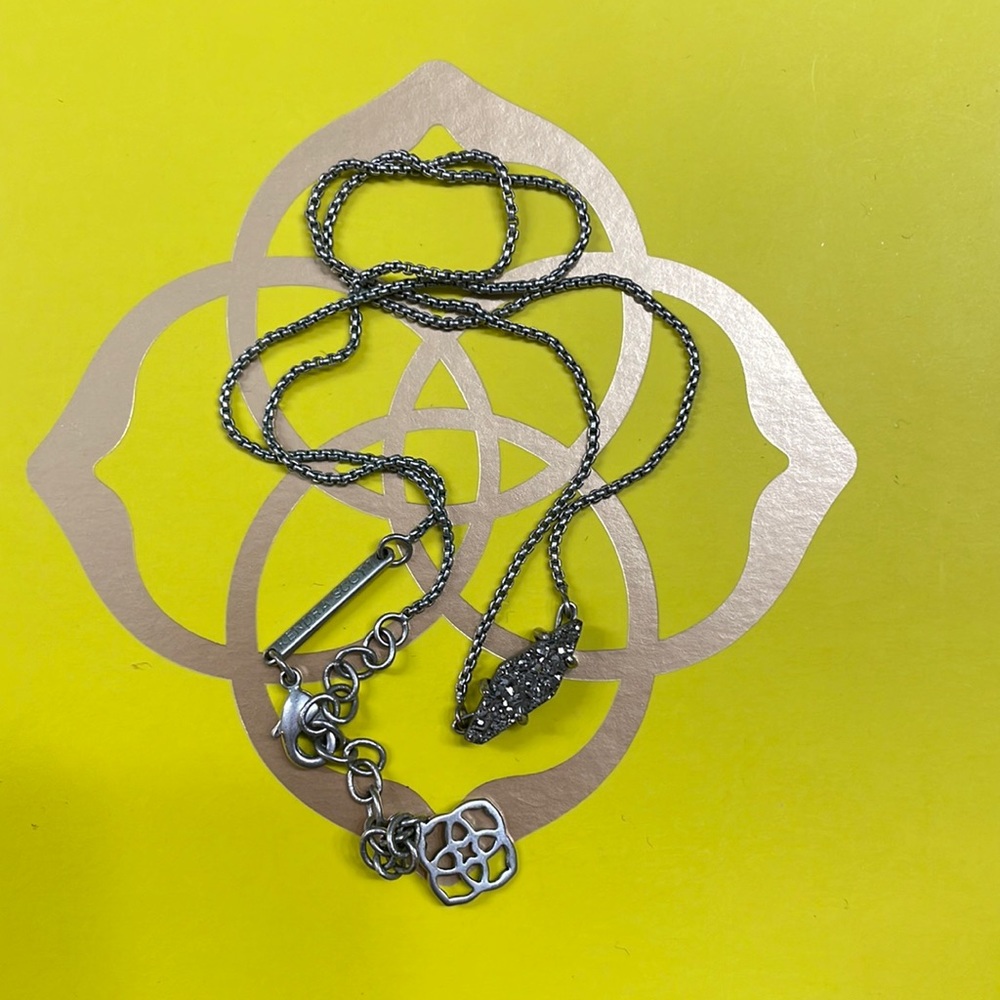 Kendra Scott necklace